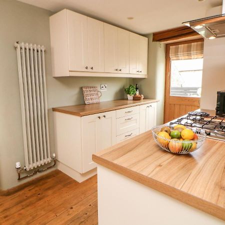 Kempshill Cottage Tideswell Exterior photo
